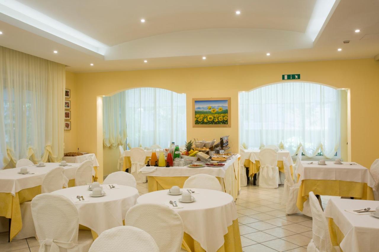 Mansarda Cannes Riccione Exterior foto