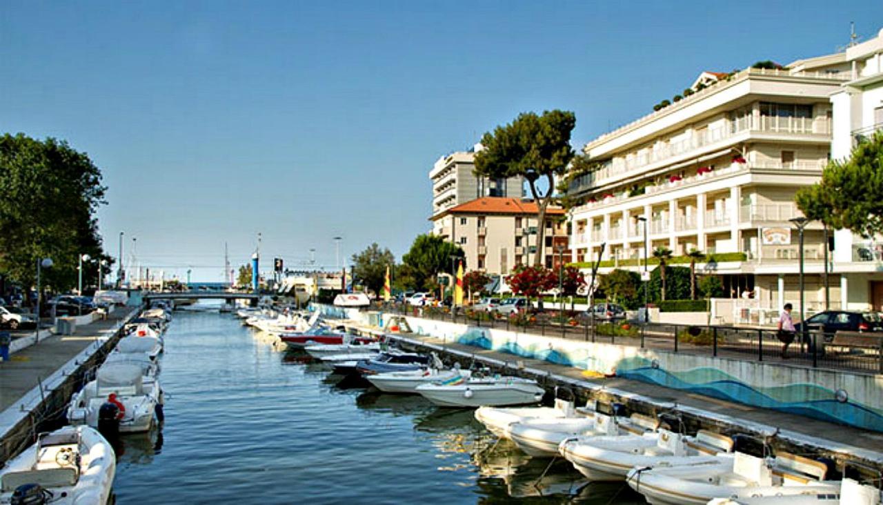 Mansarda Cannes Riccione Exterior foto